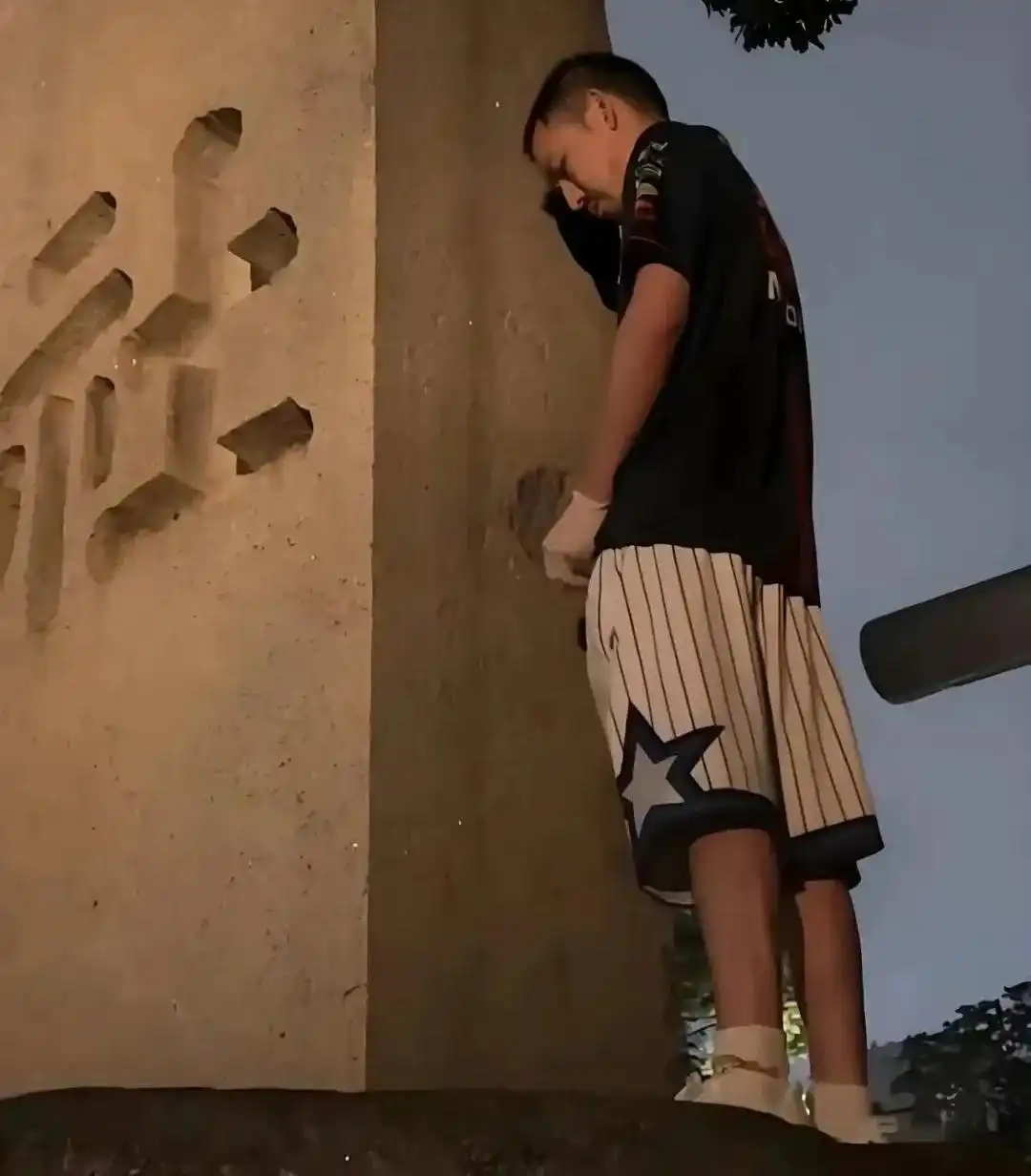 快手网红黑料曝光视频,_祁天道用竹签戳女性屁股被拘_2024年网红黑榜