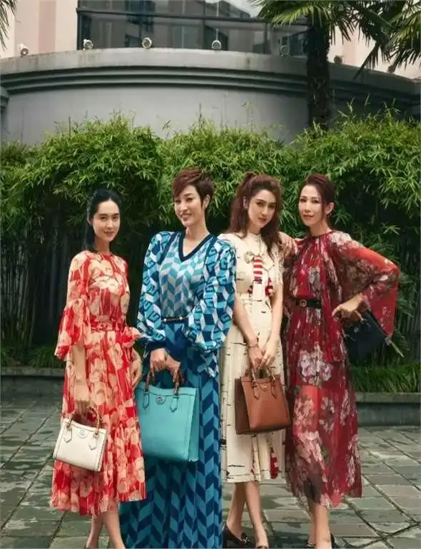 小骨架女明星_小个子美女惊艳合照_身材娇小气质出众女明星